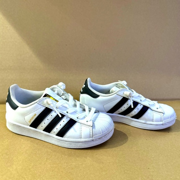 Adidas Superstar size 11 kids - Picture 1 of 6